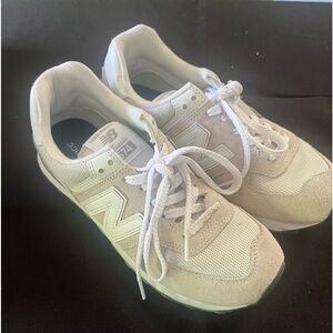 New Balance 574 Size 7 Women’s Sneakers